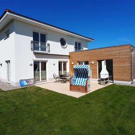 Wassergeist Mit Schwimmbad *