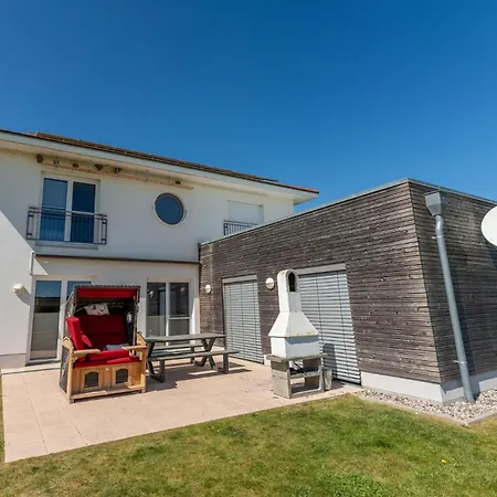 Wassergeist Mit Schwimmbad Holiday home Hohen Wieschendorf
